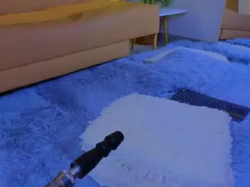 cristal_hilton_10 – webcam model profile photo Image 12