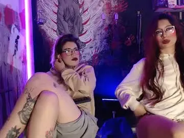 VIKITOMMY – webcam model profile photo Image 3