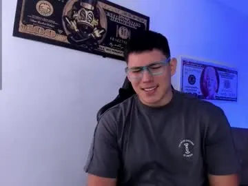 aplant_ – webcam model profile photo Image 10