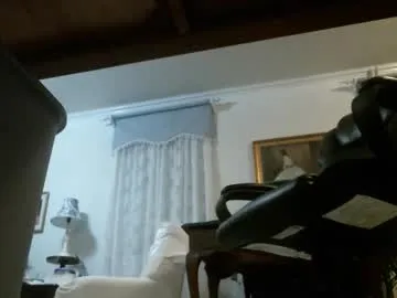 jucieLussie – webcam model profile photo Image 13