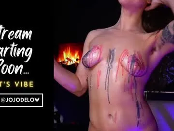 clara_lu – webcam model profile photo Image 2