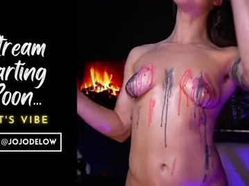 clara_lu – webcam model profile photo Image 4