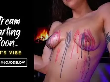 clara_lu – webcam model profile photo Image 5