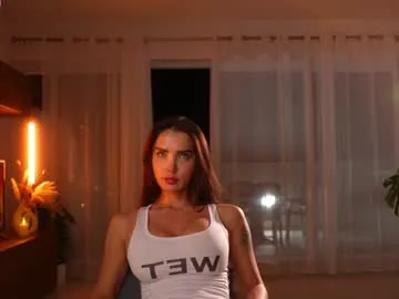 hina_porn – webcam model profile photo Image 2