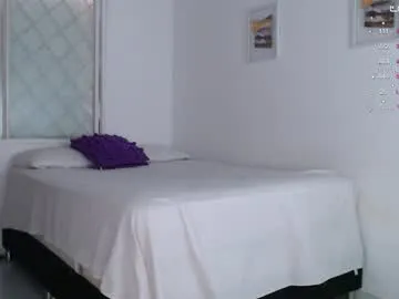 vannia_t18 – webcam model profile photo Image 8