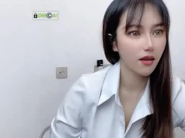 leila_petitee – webcam model profile photo Image 3