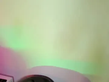 LessySmith – webcam model profile photo Image 12