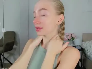 petite_marie_ – webcam model profile photo Image 12