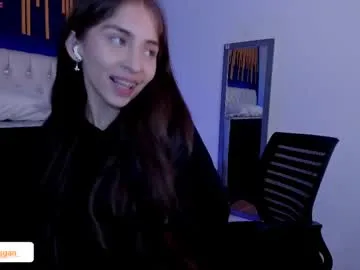 Linnea – webcam model profile photo Image 12