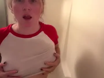 IORio2 – webcam model profile photo Image 17