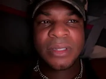 _Abril-Office1 – webcam model profile photo Image 10