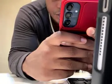 _Abril-Office1 – webcam model profile photo Image 18