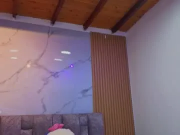 lynn9000 – webcam model profile photo Image 5