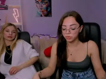 pantyless – webcam model profile photo Image 3