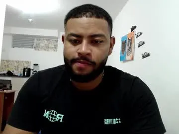 TOP_po – webcam model profile photo Image 11