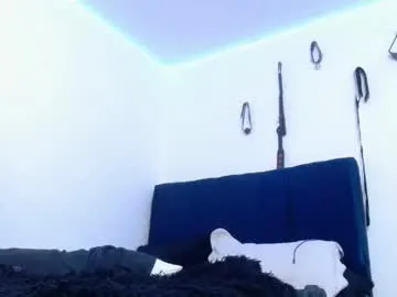 TOP_po – webcam model profile photo Image 13