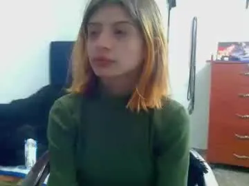 TOP_po – webcam model profile photo Image 18