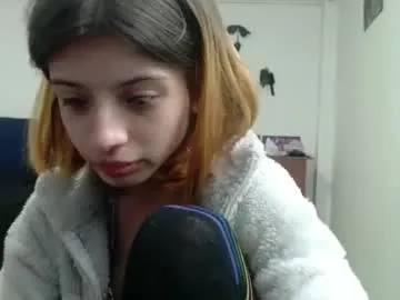 TOP_po – webcam model profile photo Image 7