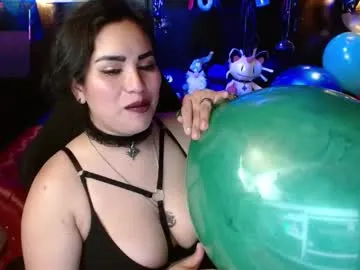 crystal_rouge – webcam model profile photo Image 3