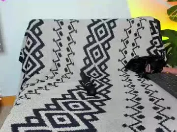 little_effy18_ – webcam model profile photo Image 5