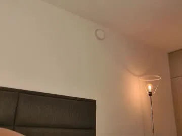 leila_petitee – webcam model profile photo Image 16