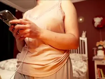 millemimi – webcam model profile photo Image 8