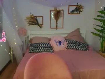 latoriacosner – webcam model profile photo Image 10