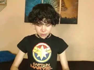 curlytwinkboy – webcam model profile photo Image 19