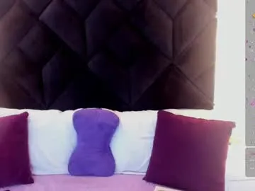 pantyless – webcam model profile photo Image 18