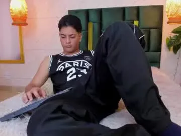 miluegin – webcam model profile photo Image 10