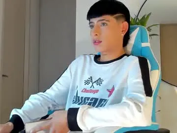 Donovan_Desmond – webcam model profile photo Image 7