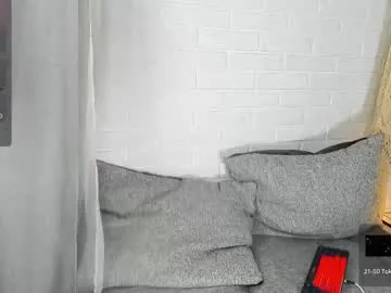 leila_petitee – webcam model profile photo Image 12