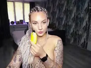 Linnea – webcam model profile photo Image 7