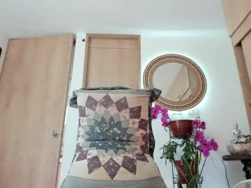 avroraromance – webcam model profile photo Image 14