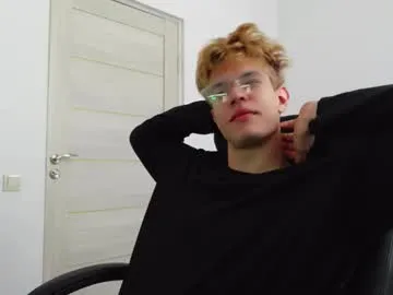 mon1_day – webcam model profile photo Image 6