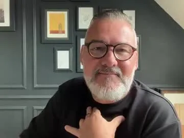 queeneliaa_ – webcam model profile photo Image 15