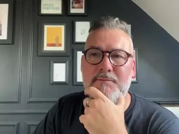 queeneliaa_ – webcam model profile photo Image 5