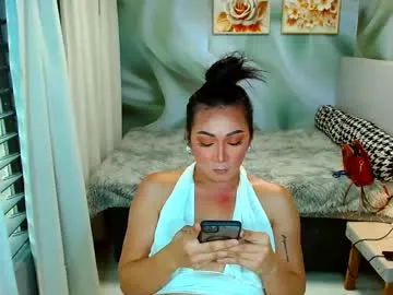 IORio2 – webcam model profile photo Image 9