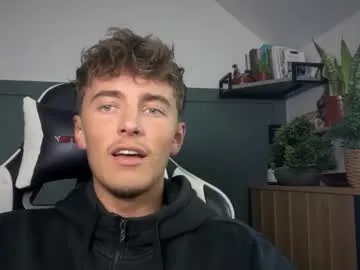 travonidas – webcam model profile photo Image 6