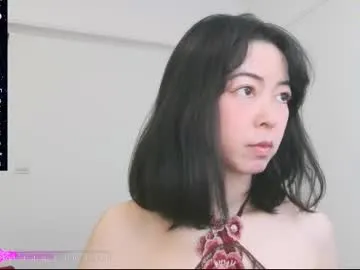 clara_lu – webcam model profile photo Image 10