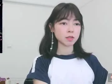 clara_lu – webcam model profile photo Image 11