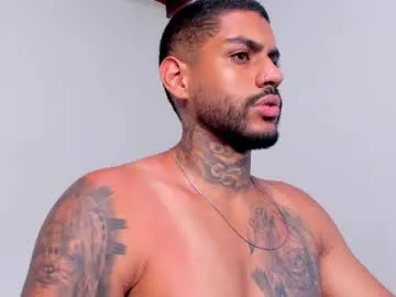 glasses_cat – webcam model profile photo Image 19