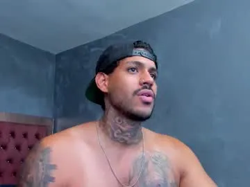 glasses_cat – webcam model profile photo Image 2