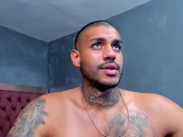 glasses_cat – webcam model profile photo Image 6