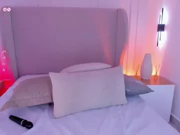 emiily_andrews – webcam model profile photo Image 3