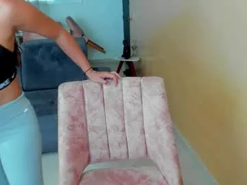 linagh – webcam model profile photo Image 15