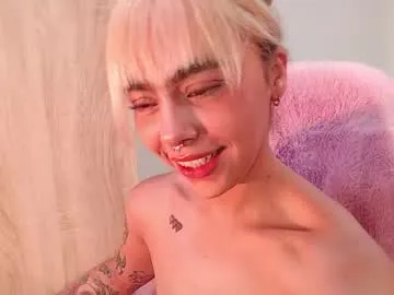 Awesomelusty – webcam model profile photo Image 3