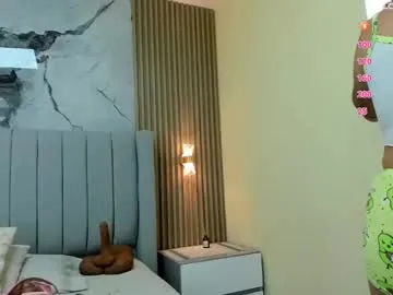 minusvibe – webcam model profile photo Image 4