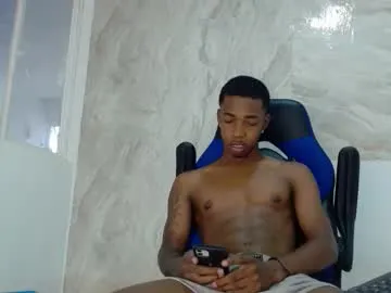 IORio2 – webcam model profile photo Image 5