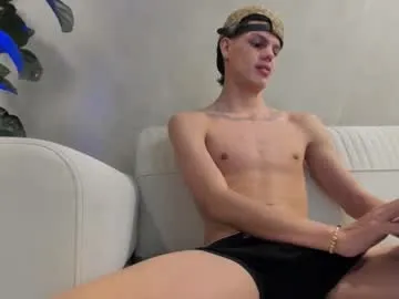 TOP_po – webcam model profile photo Image 12